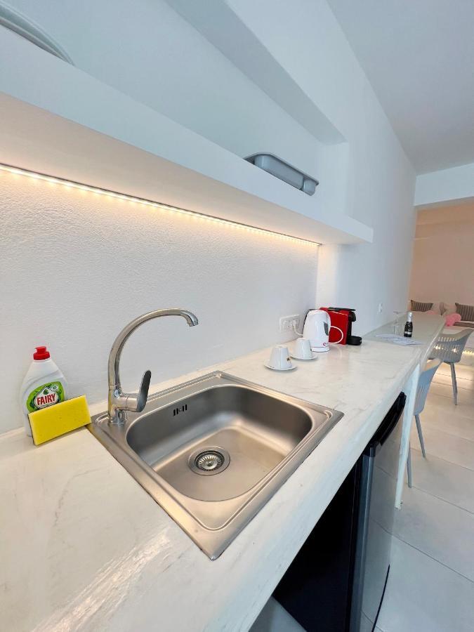 White Lily Suites & Lofts - Adults Only 16 Plus Perivolos Zewnętrze zdjęcie